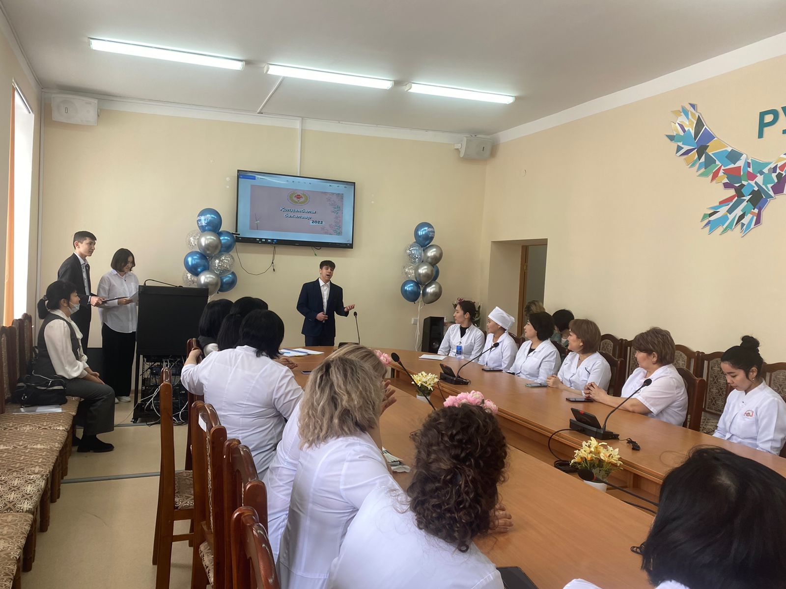 Дипломдарды тапсыру рәсімі.