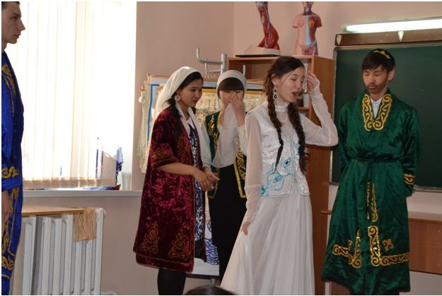 Празднование весеннего праздника Наурыз.