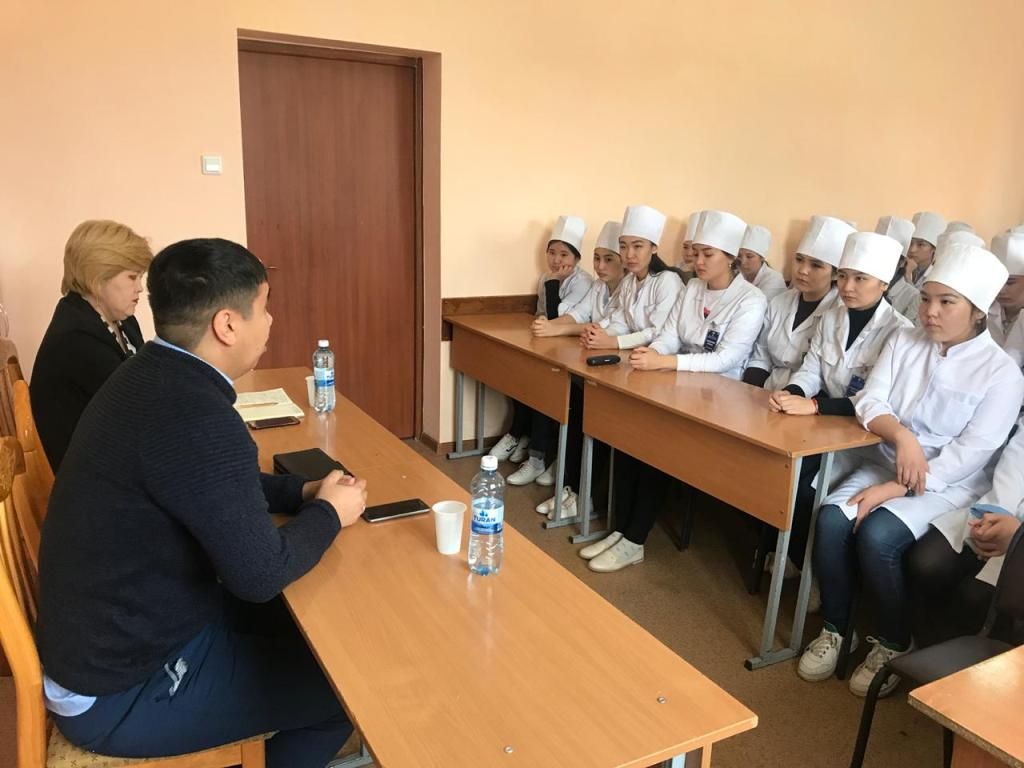 Дінтанушы-теологпен кездесу